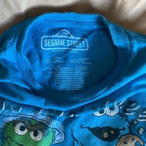 sesame st tee💙🍪🗑